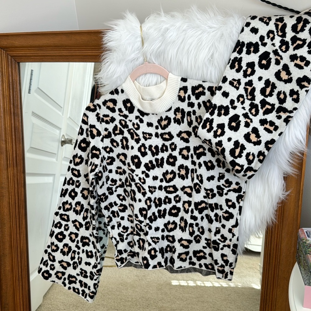 TCEC Sweater cropped